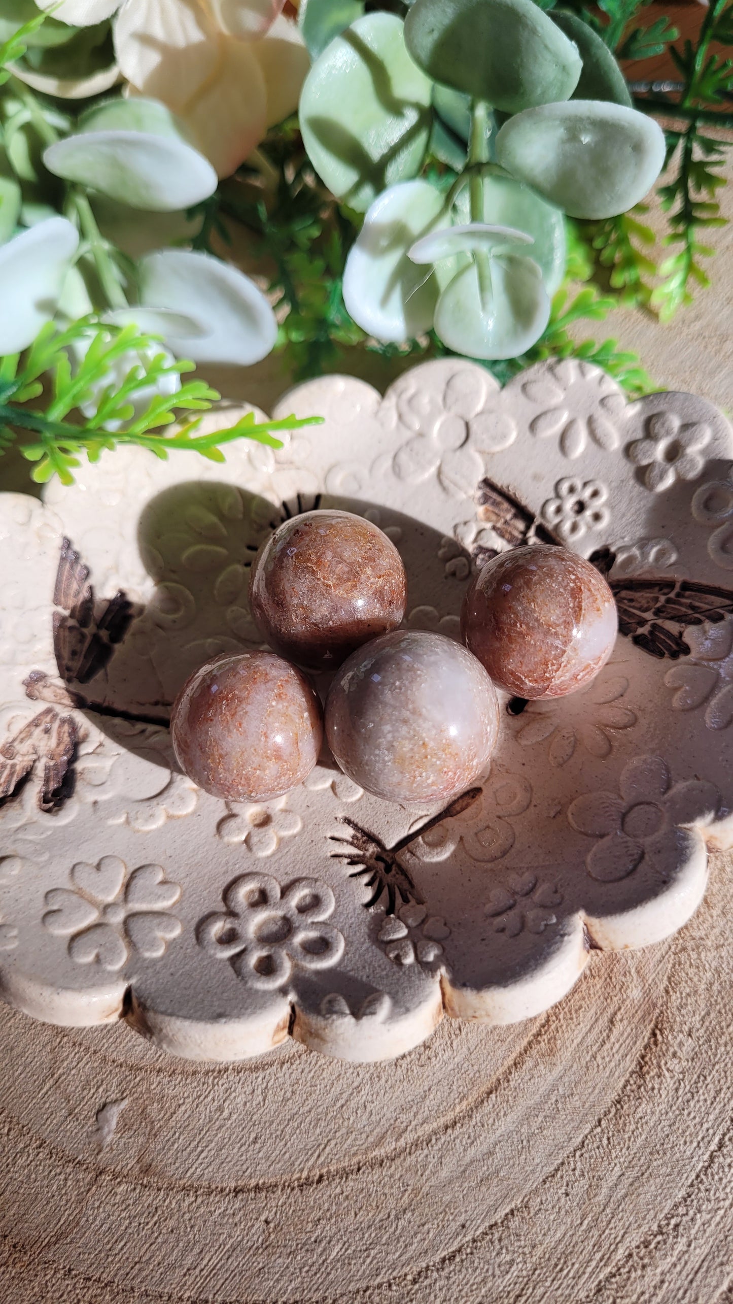 Braun/Creme Gartenquarz Kugel