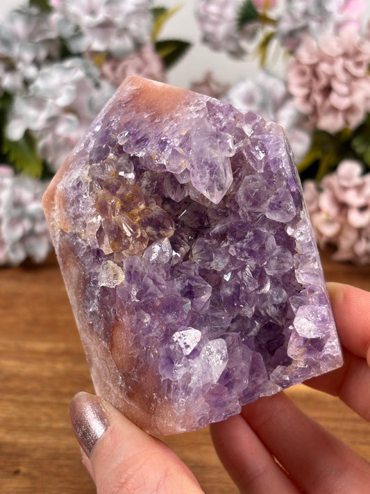 Lila Amethyst Turm
